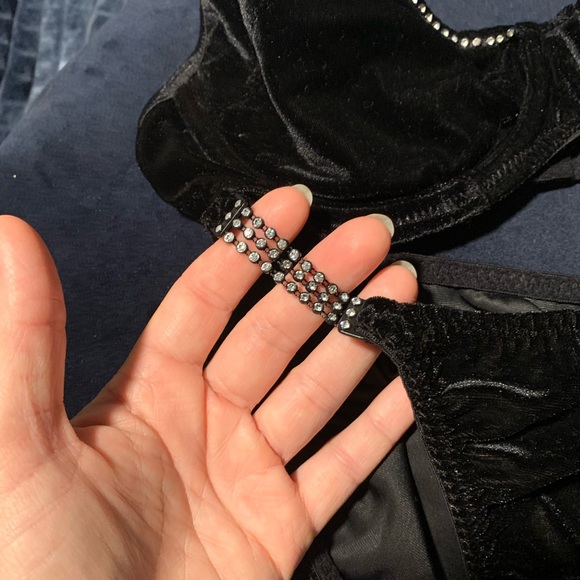 VINTAGE Velvet Bra & Panty, Victorias Secret NEW - Picture 3 of 7